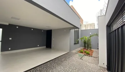 MORE NO CONFORTO DE UMA CASA LINDA E AMPLA.