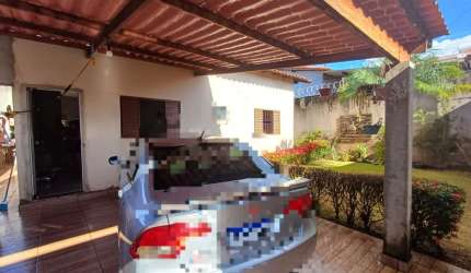 OPORTUNIDADE!! RESIDÊNCIA DE ESQUINA BAIRRO ACLIMAÇAÕ