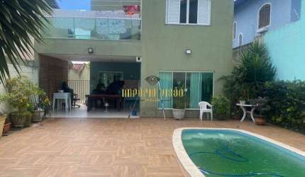 Sobrado à venda com 3 Suítes e Piscina no bairro Parque Colégio - Suzano SP