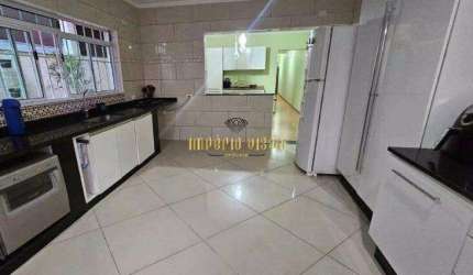 Sobrado à venda com 3 Dormitórios, sendo 1 Suíte e Churrasqueira no bairro Vila Júlia - Poá-SP