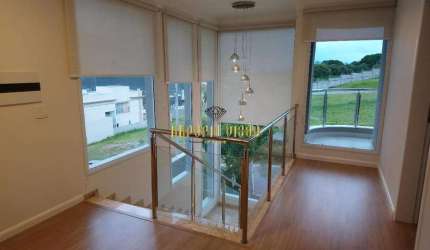 Lindo Sobrado de Alto Padrão 220 m² com 3 Dormitórios, sendo 1 Suíte Master com banheira à Venda no Residencial Fogaça em Jacareí-SP
