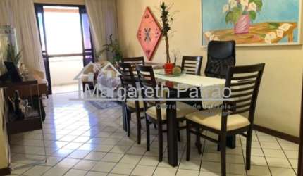 Excelente apartamento 3 quartos, amplo com dependência no Costa Azul.