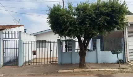 Casa a Venda em Excelente Localização
