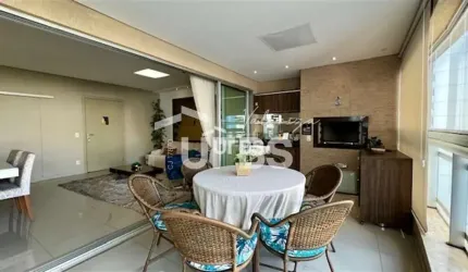 Apartamento com 4 suítes, sendo 1 master com banheira, 2 americanas e 1 plena. 163 m².
