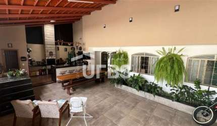 0 - Casa 4 quartos, sendo 1 suíte