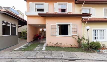 Casa em condomínio para venda com 3 quartos, sendo 1 suíte, 131m²