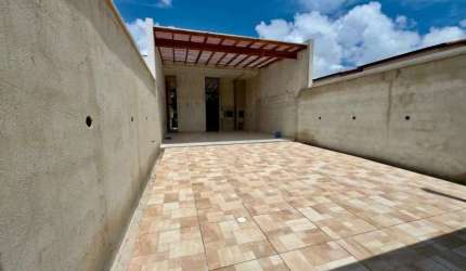 Casa plana na Lagoa Redonda com 3 suítes