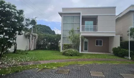 Sobrado para venda tem 125 metros quadrados com 3 quartos em Coacu - Eusébio - CE