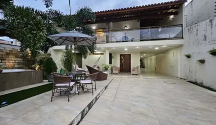 Imóvel para venda possui 215 metros quadrados com 3 quartos em Parque Manibura - Fortaleza - CE