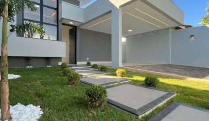 Casa moderna com suíte master e piscina, 250 m² e área construída de 135 m²