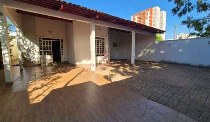 Casa com 4 Quartos na 108 Sul, Próxima à Unitins e Colégios