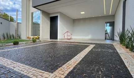 Casa de esquina na 1504 Sul com piscina, 3 quartos e alto padrão