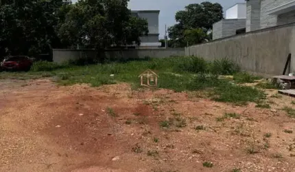 Lote nascente de 603m² no Caribe Golf, próximo ao clube