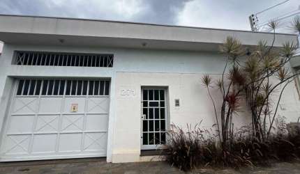 Atraente casa de vila para venda com 4 quartos, sendo 4 suítes, 475m²