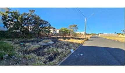 Confortável terreno residencial para venda, 195m²