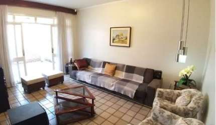 Agradável casa de vila para venda com 3 quartos, sendo 1 suíte, 277m²