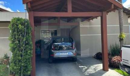 Casa no Condomínio Villas de Catalunha II