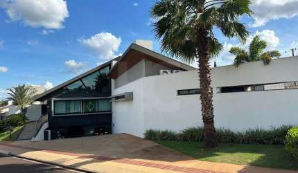 Casa Térrea no Condomínio Delfos