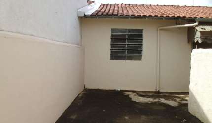 Casa com 1 quarto para alugar na Rua Benjamin Adese, 59, Jardim Leblon, Campo Grande por R$ 700
