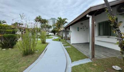 Casa Térrea em excelente condominio