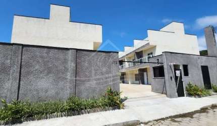 TRIPLEX NOVO EM CONDOMÍNIO FECHADO COM 3 DORMITÓRIOS (1 SUÍTE) E 2 VAGAS NO CENTRO DE CARAGUATATUBA/SP