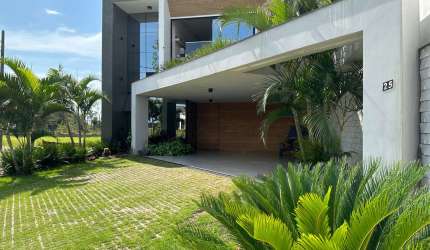 Espetacular Casa em Condomínio Fechado em Araquari: 3 Suítes, Piscina, Acesso ao Rio e Próxima ao Parque da Cidade - Uma Oportunidade Única para Viver