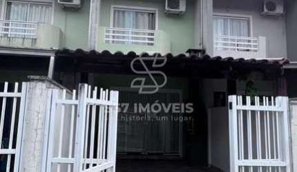 Lindo sobrado geminado - 2 quartos - bairro Vila Nova - Joinville