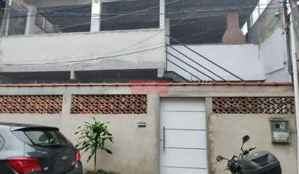 Casa linear com 3 quartos e terraço aceitando carta de crédito em Bangu