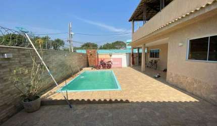 Belíssima casa com 3 quartos e piscina em Bangu