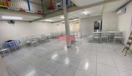 Amplo salão de festas com + 2 casas em Bangu