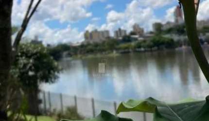 Casa com vista permanente do Lago Igapó