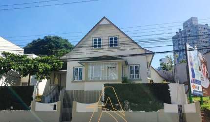 Casa Comercial com Estacionamento na Rua São Paulo no Bairro Victor Konder