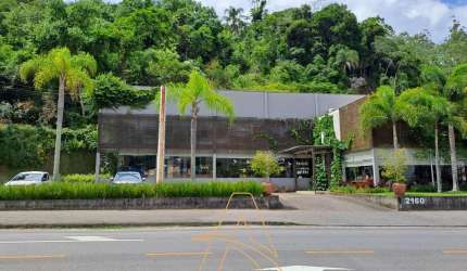 Encantadora Loja com Estacionamento na Rua Itajaí