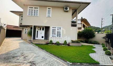 Casa com 1 suíte + 2 dormitórios para alugar, 279 m² por R$ 7.800/mês - Barra do Rio Cerro - Jaraguá do Sul/SC