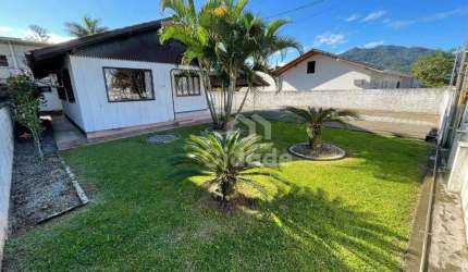 Casa com 4 dormitórios, 297 m² - venda por R$ 720.000,00 ou aluguel por R$ 3.000,00/mês - Água Verde - Jaraguá do Sul/SC