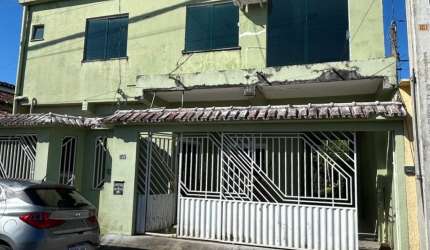 Vendo Ampla Casa em condomínio Fechado - 04 Quartos - Duplex - Quintal - 02 Vagas