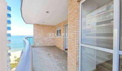 Apartamentos com 3 quartos, uma suíte, 2 vagas de garagem, conta com uma varanda ampla frente mar.