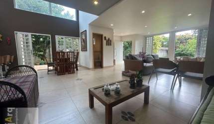Vargem Grande - Vendo duas casas e terreno com RGI, plano, com duas frentes