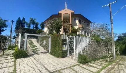 Casa 3 Quartos com 1 Suíte e 300m² - Centro