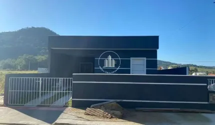 Casa com 3 quartos, sendo 1 suíte em Forquilhas - São José