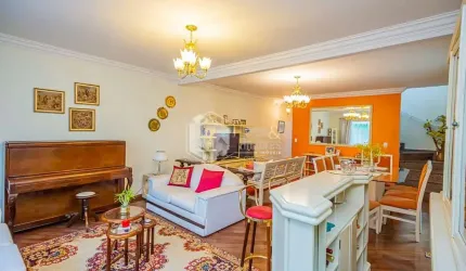 Sobrado para venda com 3 quartos, sendo 2 suítes, 240m²