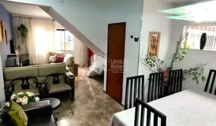 SOBRADO À VENDA, COM 140 M² COM 4 DORMS, SENDO 2 SUÍTES, AMPLA ÁREA EXTERNA, 2 VAGAS DE GARAGEM - J