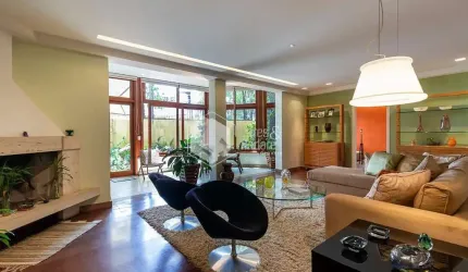 Casa tipo para venda com 4 quartos, sendo 3 suítes, 440m²
