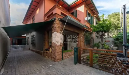 Casa tipo para venda com 3 quartos, 220m²