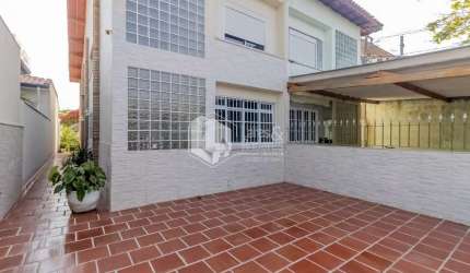 Casa tipo para venda com 3 quartos, sendo 1 suíte, 151m²