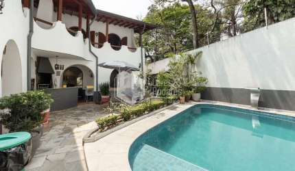Casa tipo para venda com 5 quartos, sendo 3 suítes, 465m²