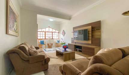 Casa tipo para venda com 5 quartos, sendo 3 suítes, 275m²