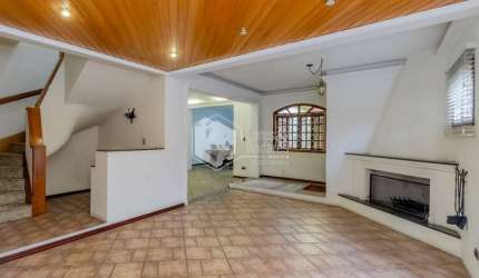 Casa tipo para venda com 5 quartos, sendo 5 suítes, 425m²