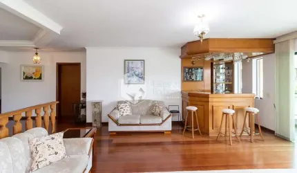 Casa tipo para venda com 6 quartos, sendo 3 suítes, 777m²