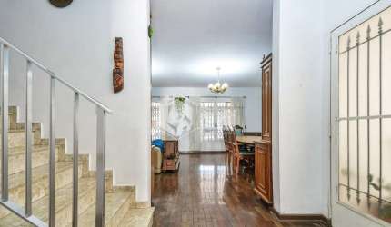 Sobrado para venda com 3 quartos, sendo 1 suíte, 242m²